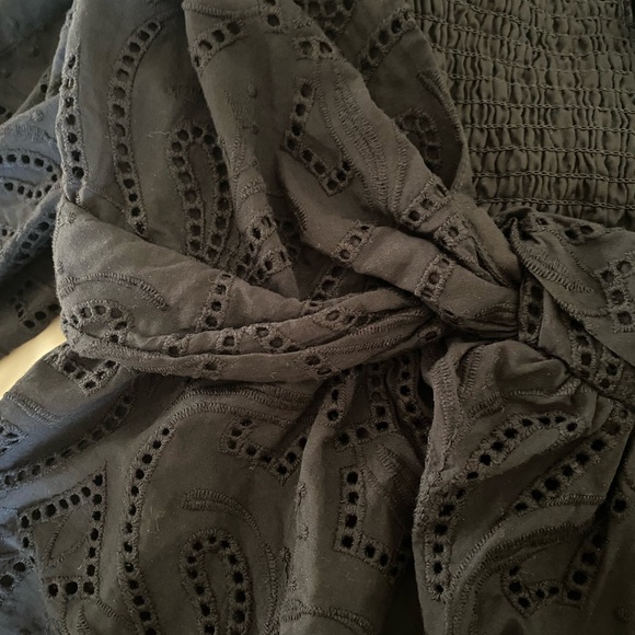 Banana Republic eyelet twist shirt, black - Picture 4 of 4